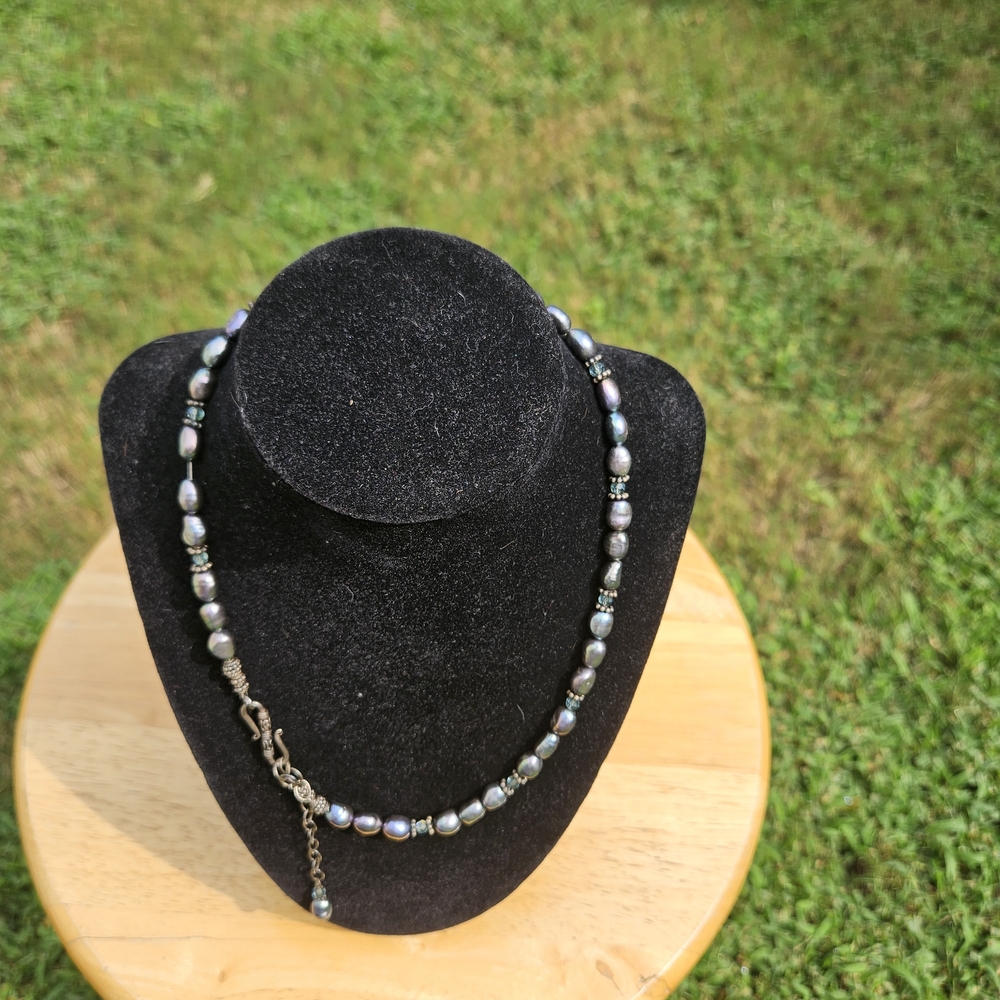 925 Peacock Cultured Pearl necklace with a Sterling Silver Hook. - Picture 3 of 4